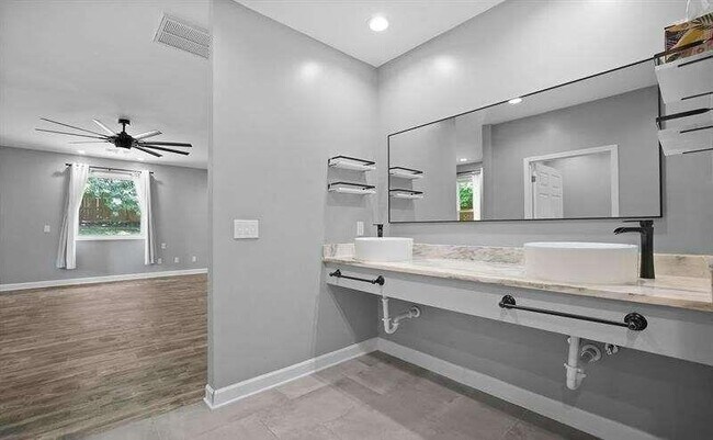 Building Photo - 3520 Mystic Dr