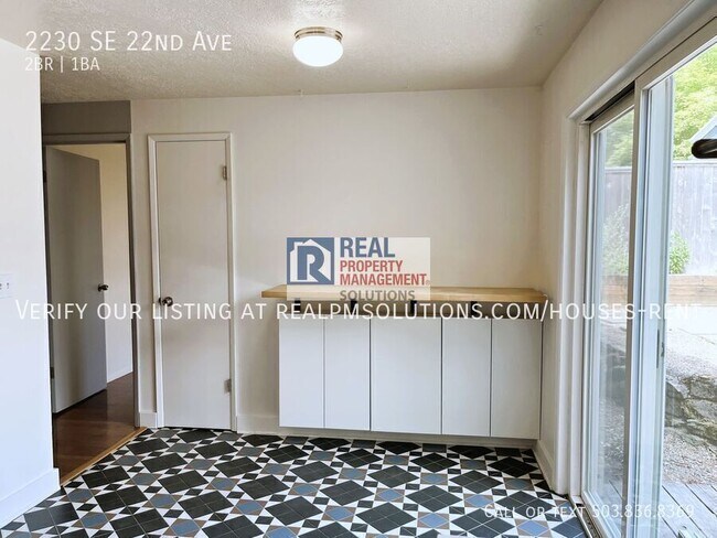 Building Photo - 2230 SE 22nd Ave