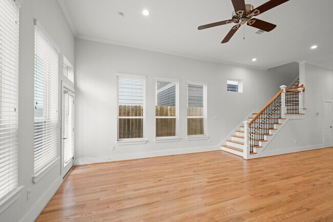 Building Photo - 206 Burr St