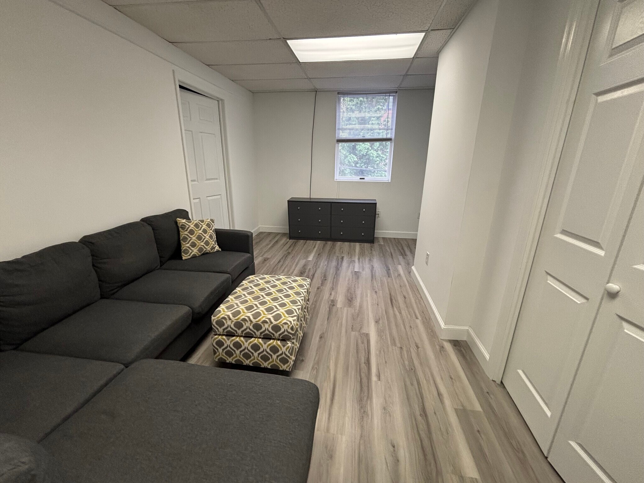 Furnished or not living room - 38 N Main St