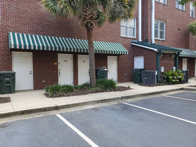 Building Photo - 1308 Pulaski St