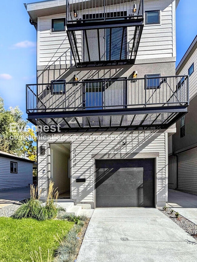 Building Photo - 2162 S Ash St