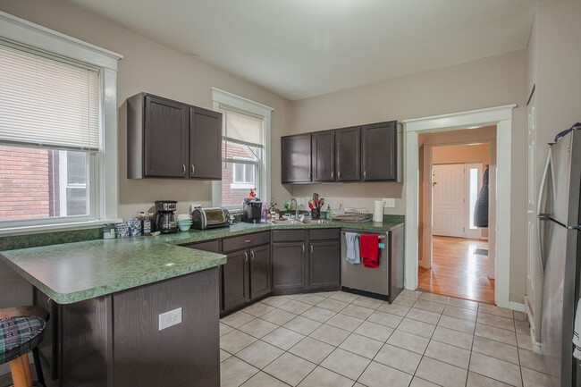 Building Photo - Updated XU Student Rental House