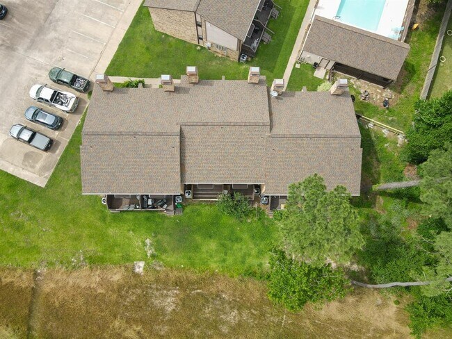 Building Photo - 2521 Crosstimbers St