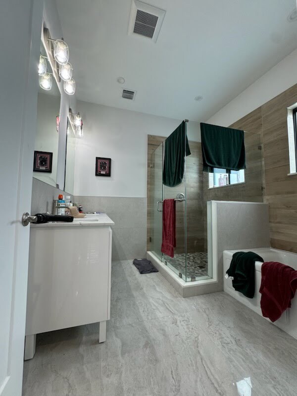 Building Photo - 6422 Coral Way