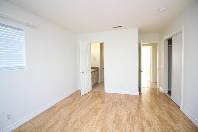 Building Photo - 4420 Lowell Ave