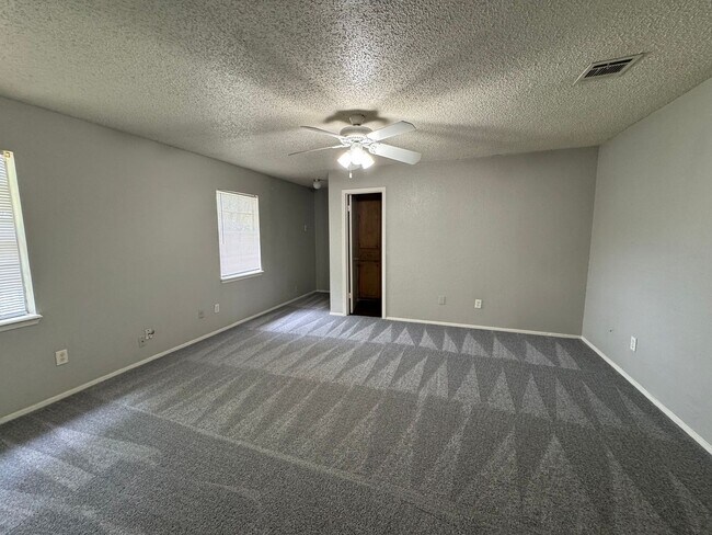 Building Photo - Midway ISD Home
