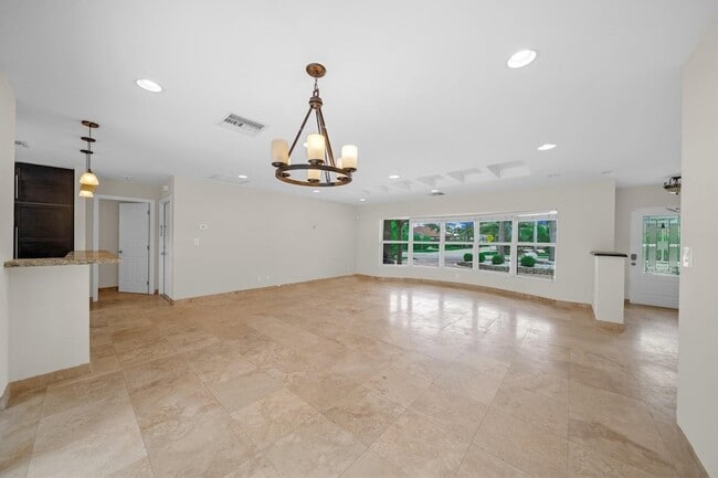Building Photo - 4021 Bayview Dr