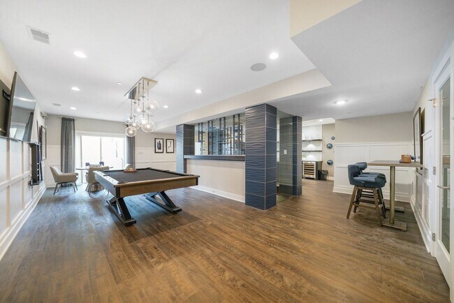 Building Photo - Luxury Fully Furnished 3 Bed 3.5 Bath Townhome in Darlington Ridge