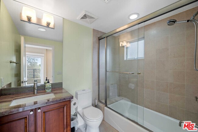 Building Photo - 438 Arnaz Dr