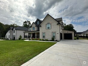 Building Photo - 3100 SF Dog Friendly 5 Bedroom Home for Rent!