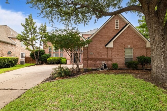 Building Photo - 5910 Spring Hill Dr