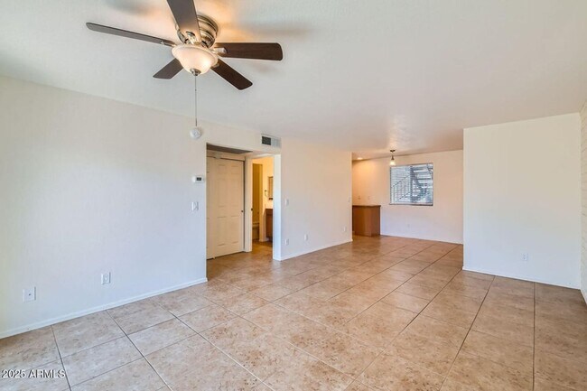 Building Photo - Luxury and Resort like Living at Scottsdale Park Place!!!  Tile throughout, light, bright and Pri...