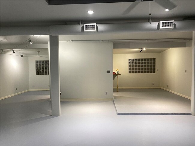 Building Photo - 7723 Fondren Rd