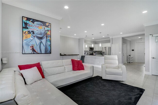Building Photo - 6047 Seminole Gardens Cir