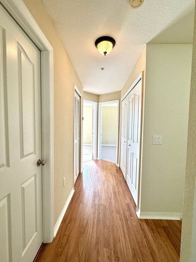 Building Photo - 1727 Shadow View Cir
