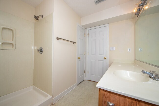 Building Photo - 1517 Woodland Ct