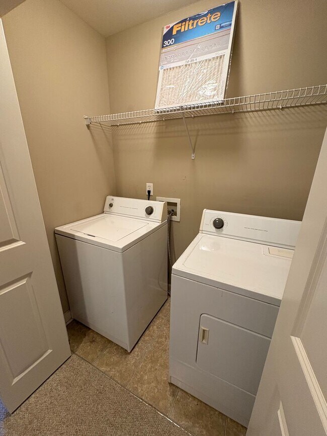 Building Photo - Cute 2 Bedroom Townhouse Near Furman and Cherrydale!! Ready for Immediate Move In!!!!