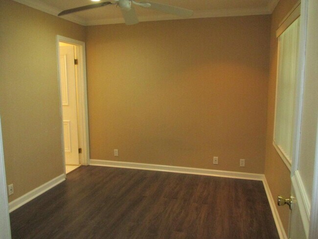 Building Photo - 154 Lake Meryl Dr