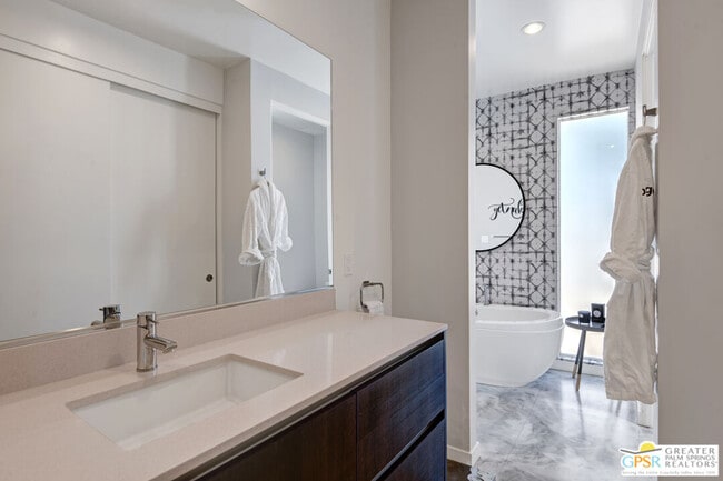 Building Photo - 949 Bernardi Ln