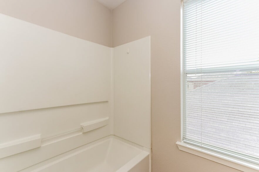 Building Photo - 1671 Nichole Woods Dr
