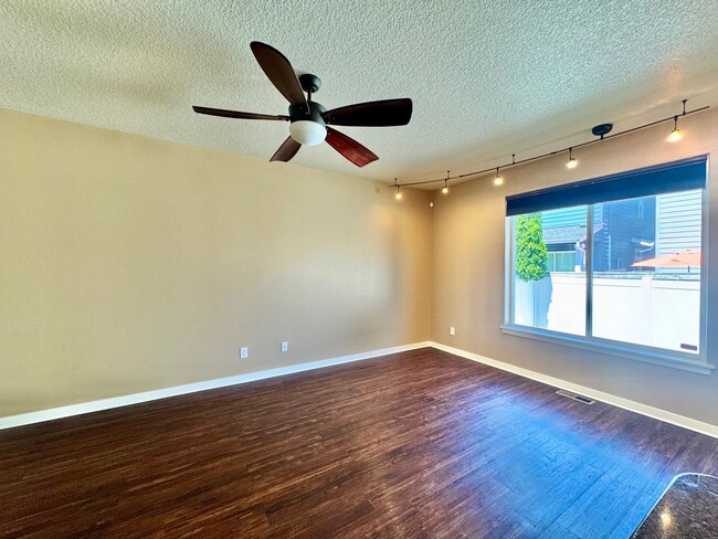 Building Photo - COMING SOON - EZ access to 205 within minu...