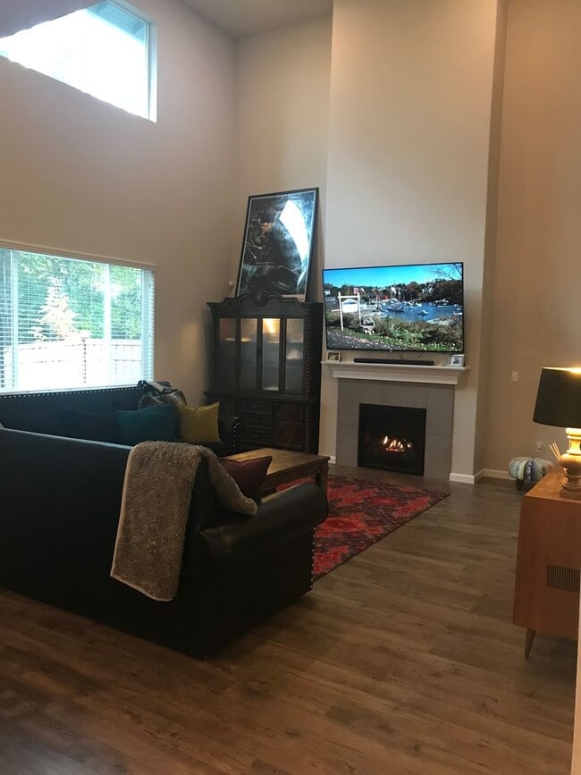 Building Photo - 4bd/3ba House in Tehaleh