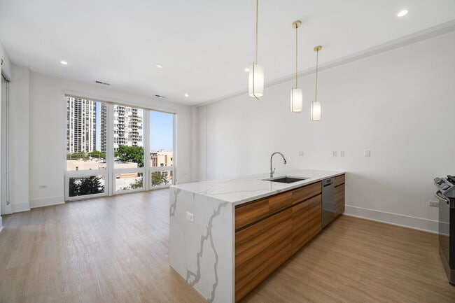 Building Photo - 159 W North Ave