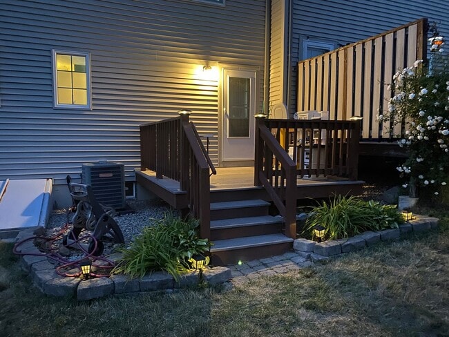 Building Photo - Modern 2Br-1.5Ba Townhouse in East Weymouth