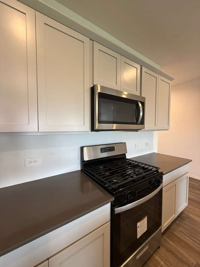 Building Photo - 5037 Almond Ter Dr
