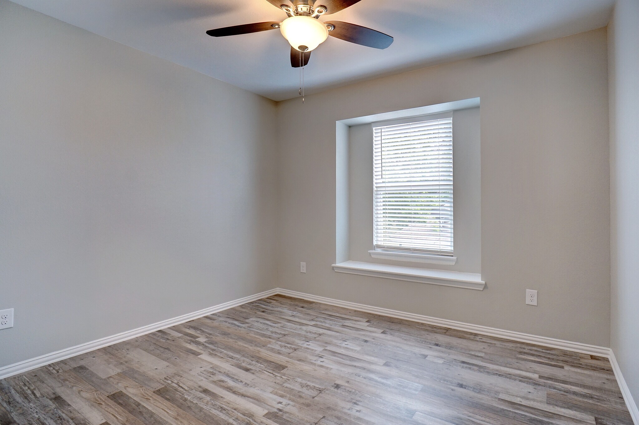 Bedroom #1 - 1921 S Jennings Ave