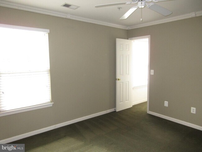 Building Photo - 3865 Eisenhower Ave