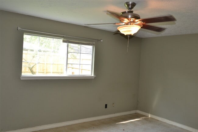 Building Photo - 12023 Woolford Dr