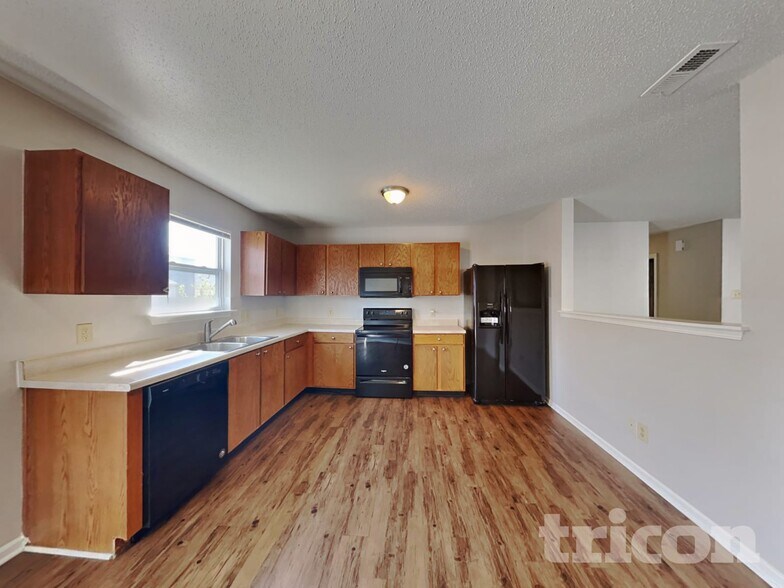 Building Photo - 10393 Fairmont Ln