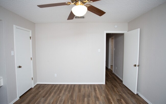 Building Photo - Available July 1st: Spacious 3 Bed, 2 Bath Ready for You!