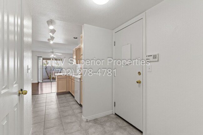 Building Photo - 2900 Soda Creek Ln