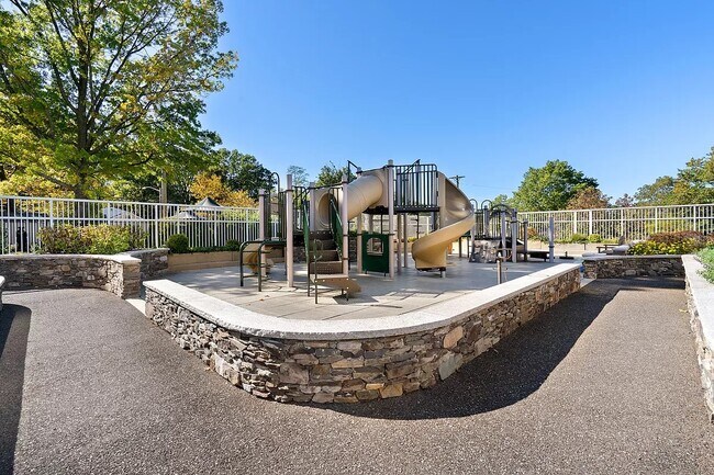 Building Photo - 3333 Henry Hudson Pkwy W