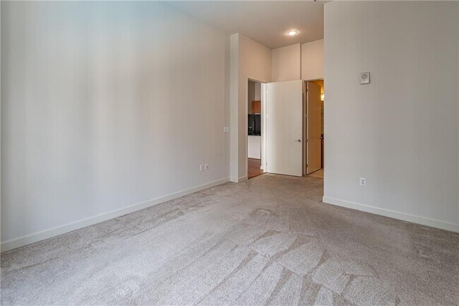 Building Photo - 711 Cosmopolitan Dr NE
