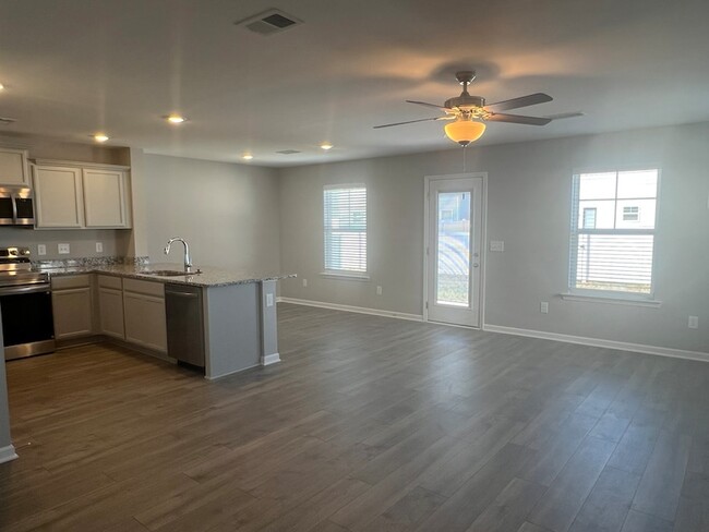 Building Photo - 153 Stonehenge Cir