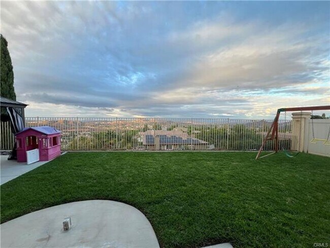 Building Photo - Stunning Tuscany Hills Home with Panoramic...