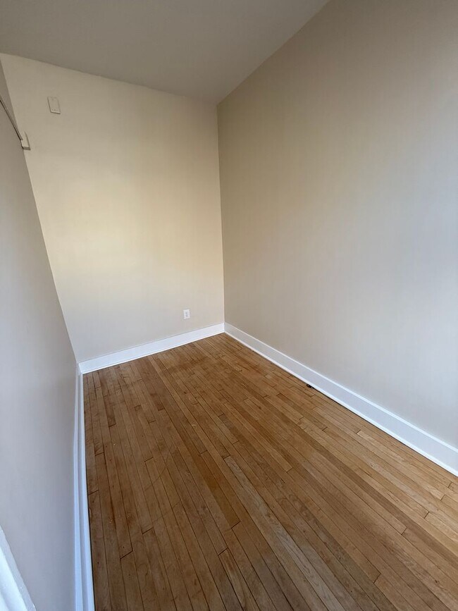 Building Photo - 32 W High St