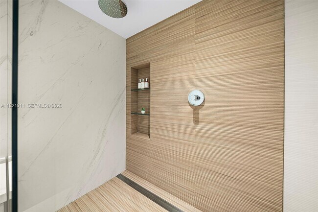 Building Photo - 2301 Collins Ave