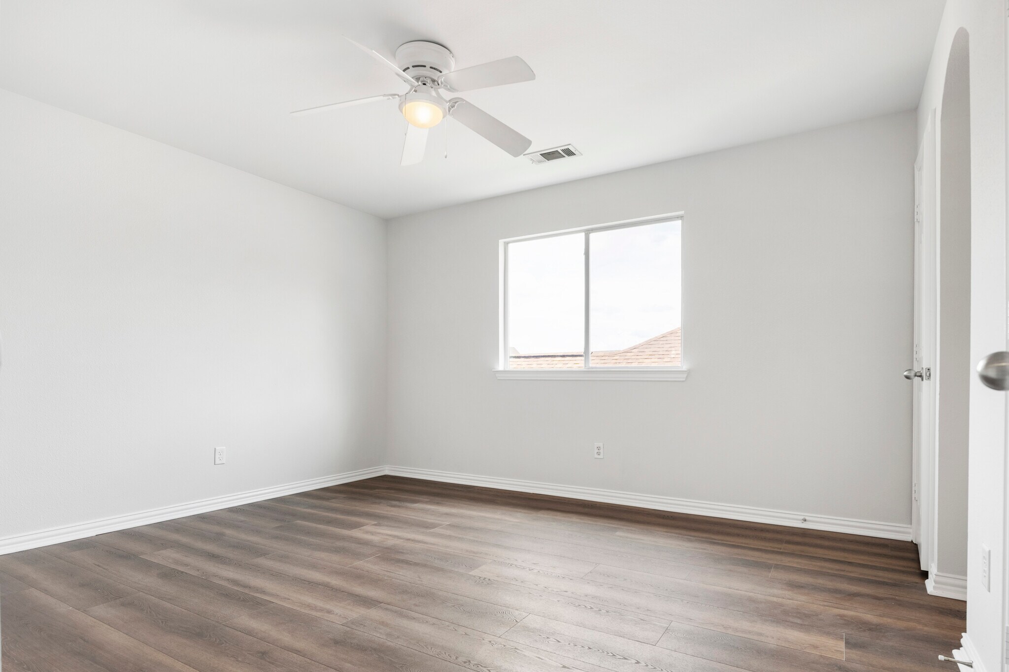 Bedroom 4 - private sink - 135 Springtree St