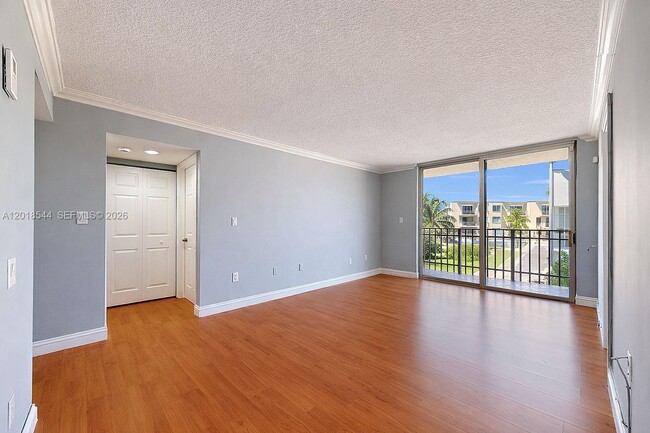 Building Photo - 3581 SW 117th Ave