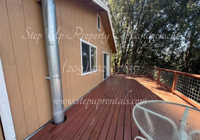 Building Photo - Charming 3-Bedroom Retreat with Modern Updates and Scenic Views in Ponderosa Hills