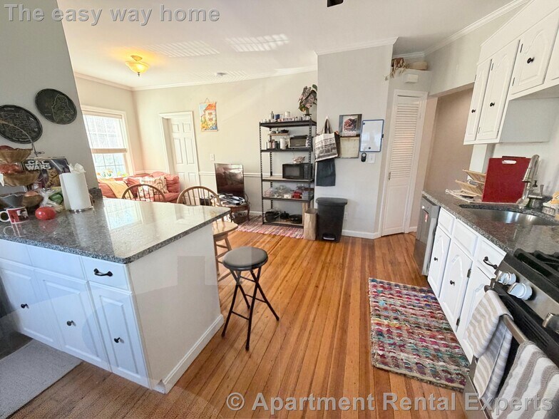 Building Photo - 519 Main St