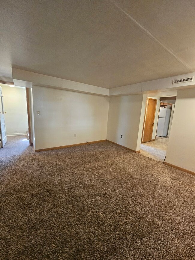 Building Photo - r414LBP