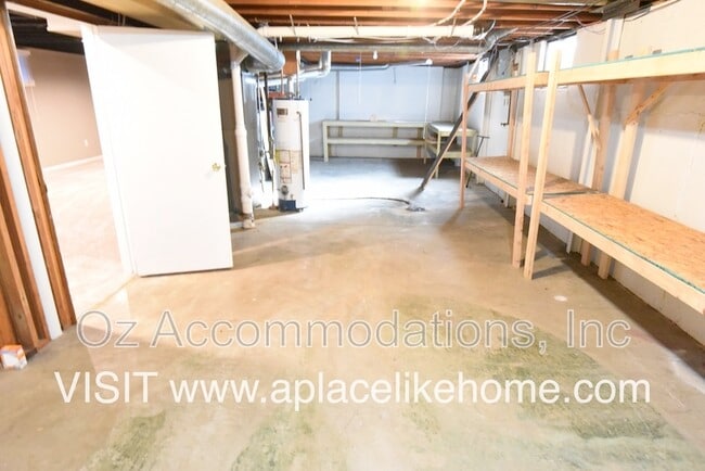 Building Photo - 8870 Westbrooke Dr
