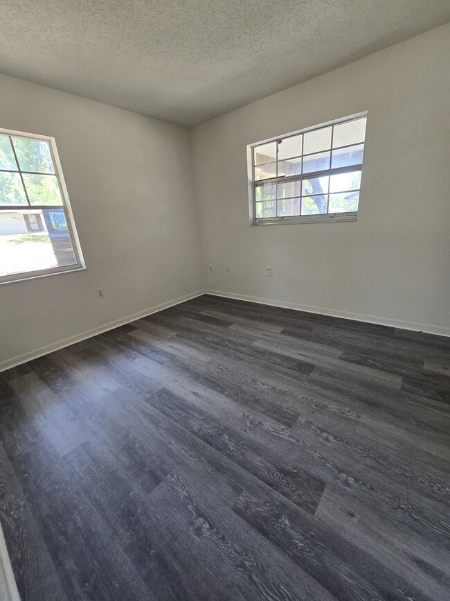 Building Photo - 2259 W Menores Dr
