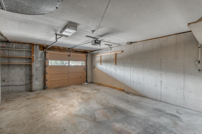 Building Photo - 6506 E Evergreen Blvd